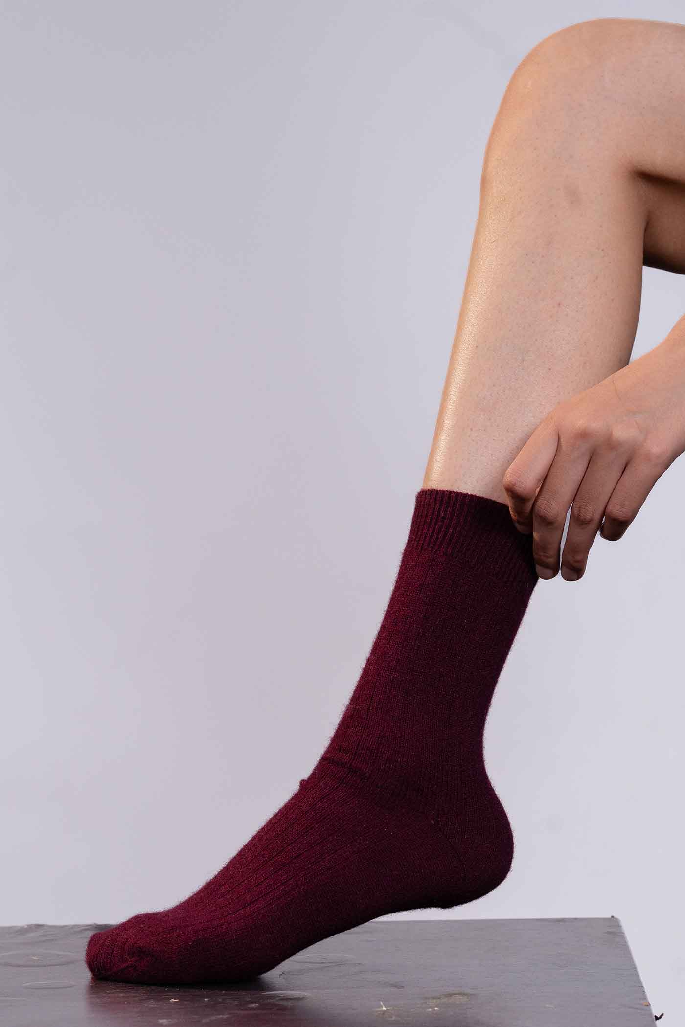 The Loom and Peak 100%-cashmere-socks-image