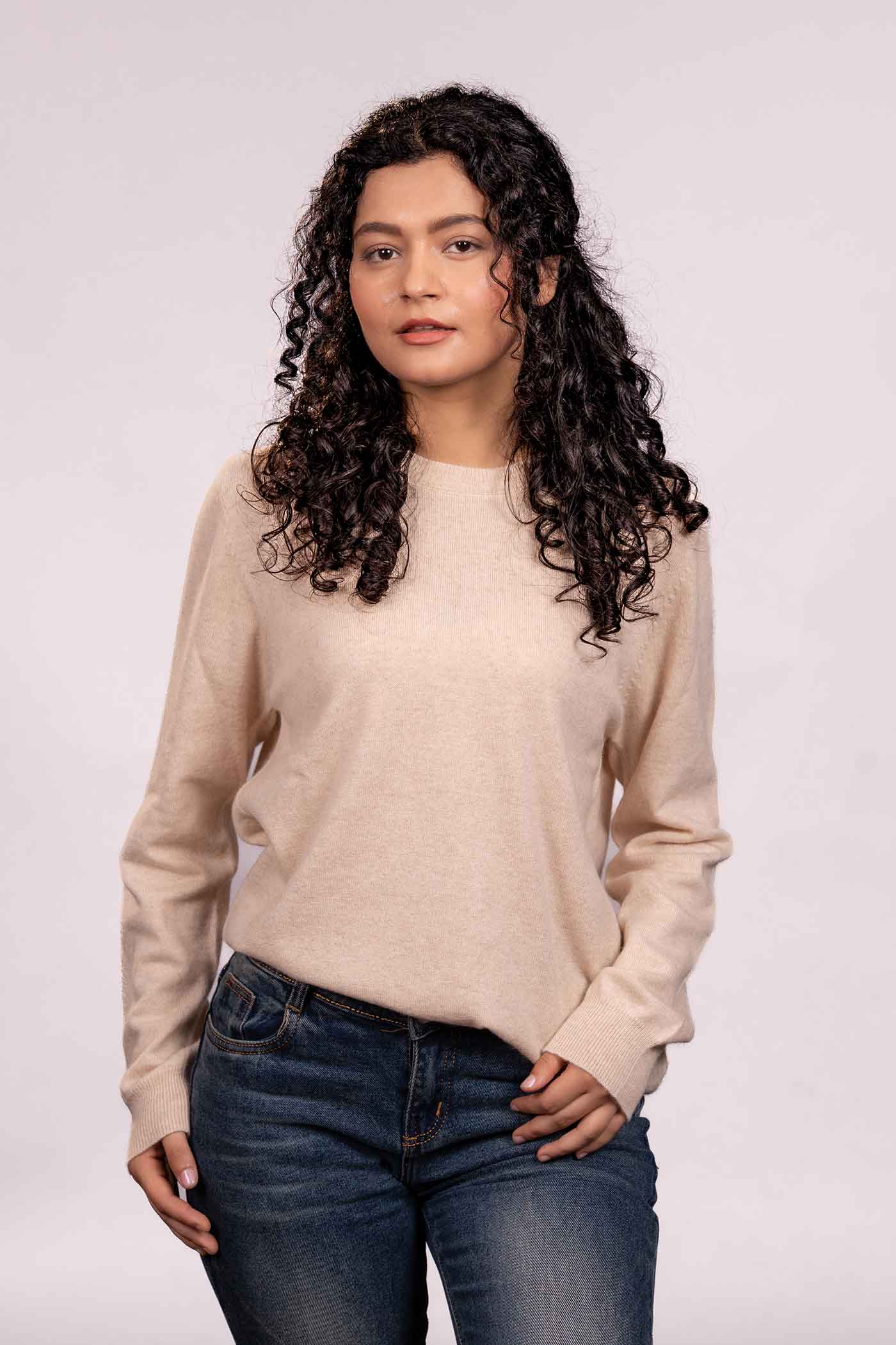 The Loom and Peak elegant-cashmere-round-neck-pullover-image