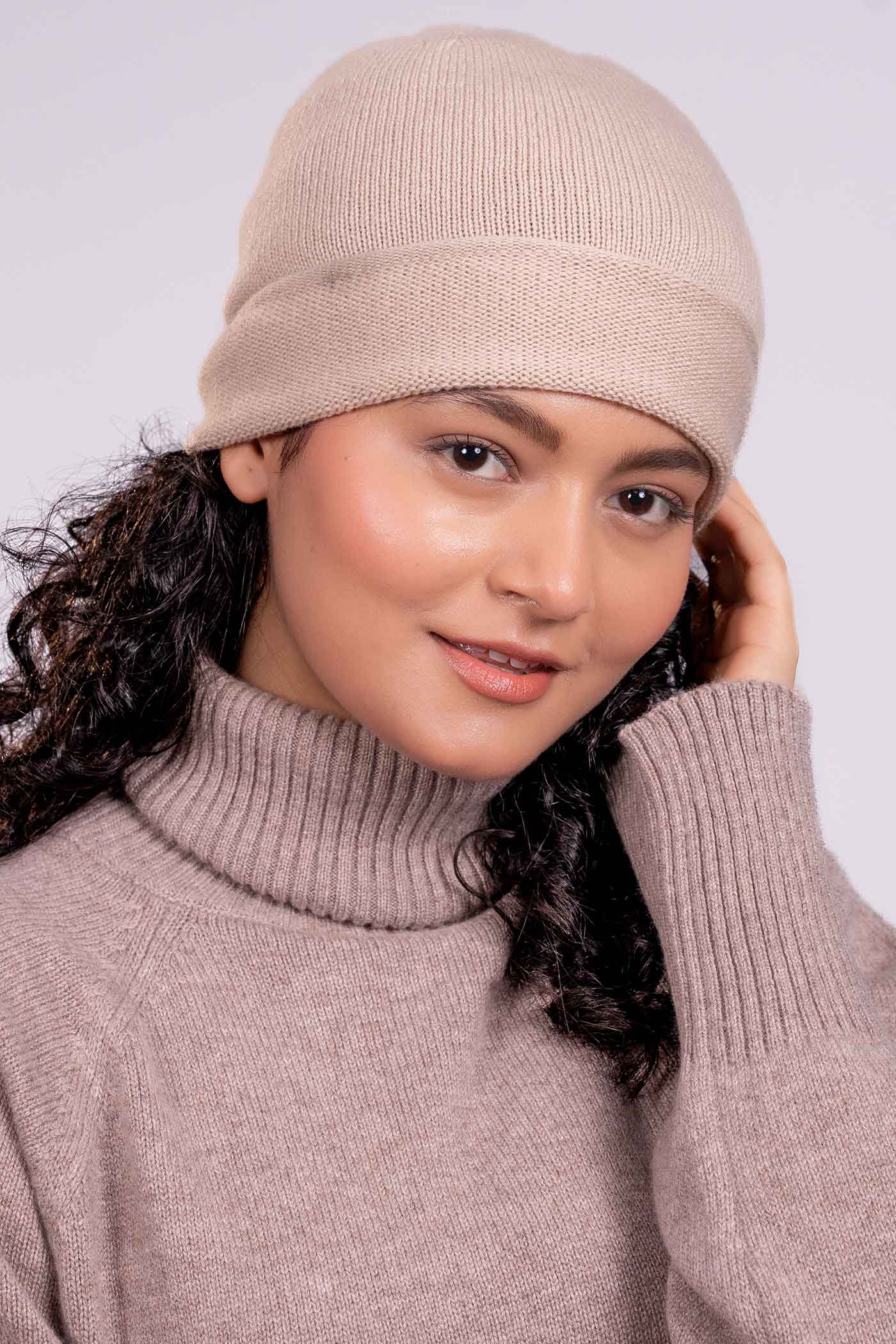 The Loom and Peak essential-cashmere-beanie-image
