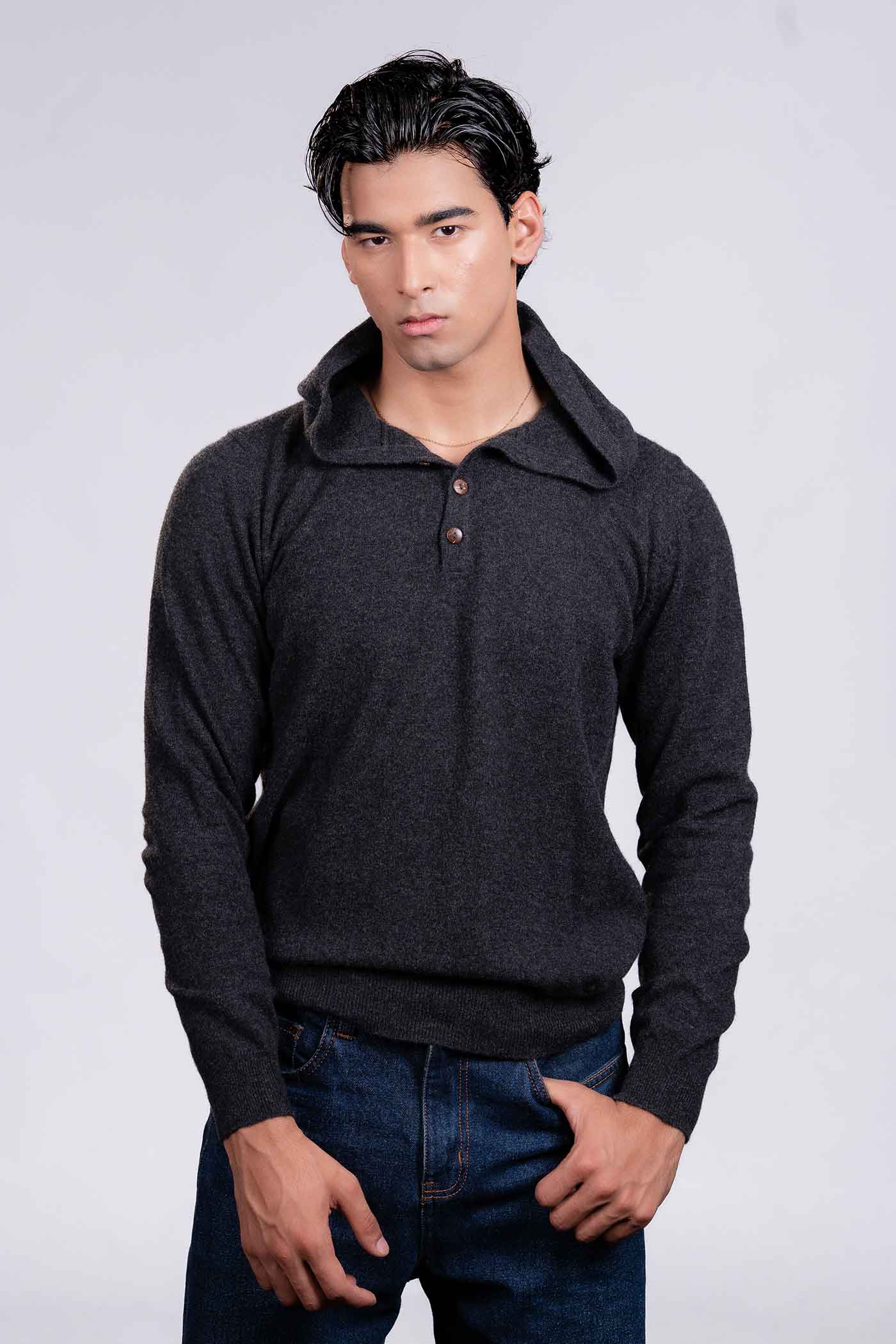 The Loom and Peak luxury-cashmere-hoodie-fit-image